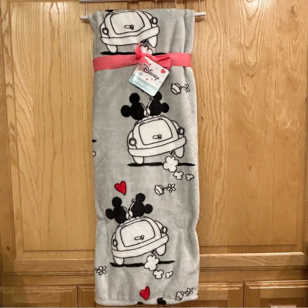 NWT! Mickey & Minnie Blanket